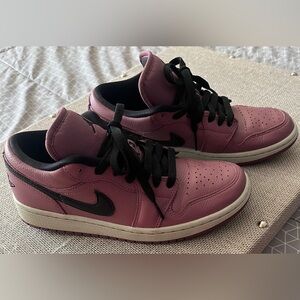 Air Jordan Retro 1 Low ‘ Light Mulberry ‘ Size 7 1/2 women / 6 Men DC7268-500